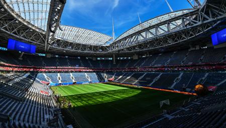 Поле стадиона "Санкт-Петербург" - одно из лучших в России, считает Прядкин