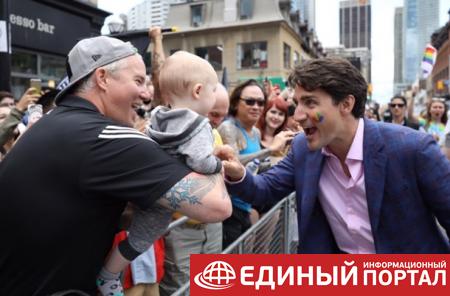 Премьер Канады с семьей участвовал в прайд-параде