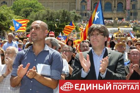 В Барселоне митинговали за референдум о независимости Каталонии