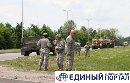 В Литве Hummer НАТО врезался в авто со студентками