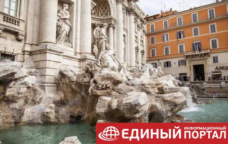 В Риме запретили есть возле фонтанов