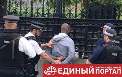 У британского парламента задержали мужчину с ножом