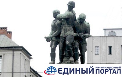 Дуда подписал закон о сносе советских памятников
