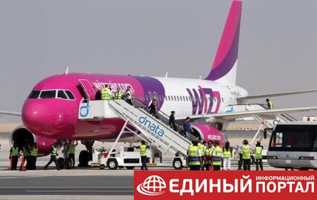 Пассажир Wizz Air пытался открыть дверь в полете