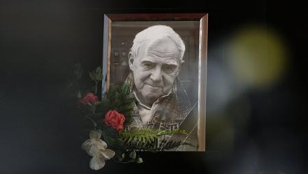 Писателя Даниила Гранина похоронили на Комаровском кладбище в Петербурге