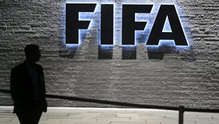 Подозреваемый в коррупции Вильяр покинул пост вице-президента совета ФИФА