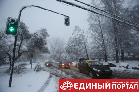 Столицу Чили накрыл сильнейший снегопад