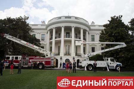 Трамп изобразил пожарного на выставке товаров США