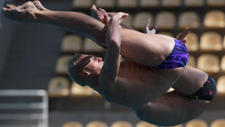 В Будапеште синхронистки и прыгуны в воду первыми вступают в борьбу за медали