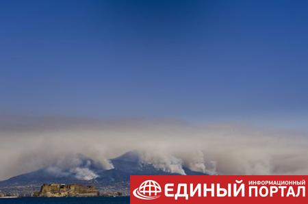 В Италии горят склоны вулкана Везувий: началась эвакуация
