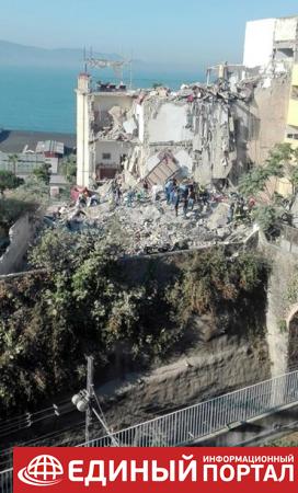В Неаполе обрушился жилой дом, под завалами люди
