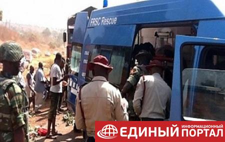В Нигерии автобус врезался в грузовик: 18 жертв