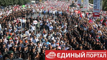 В Стамбуле против Эрдогана протестовали десятки тысяч