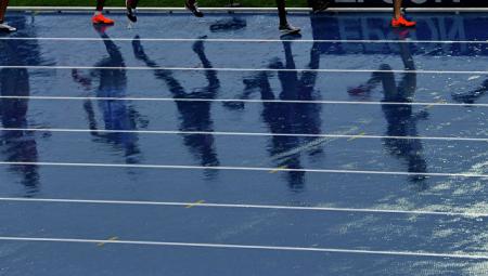 Восемь российских легкоатлетов допустили к стартам под нейтральным флагом