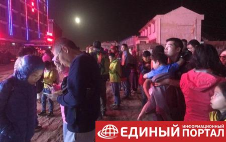 Число жертв мощного землетрясения в Китае достигло 13 человек