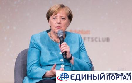 Меркель считает правильной миграционную политику Германии