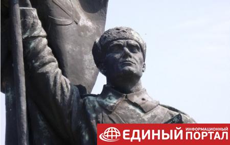 Польша не намерена заботиться о памятниках Красной армии