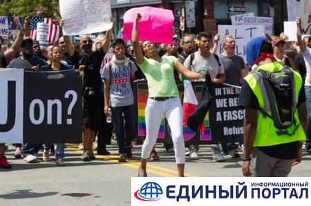 В Бостоне прошла многотысячная демонстрация противников ультраправых