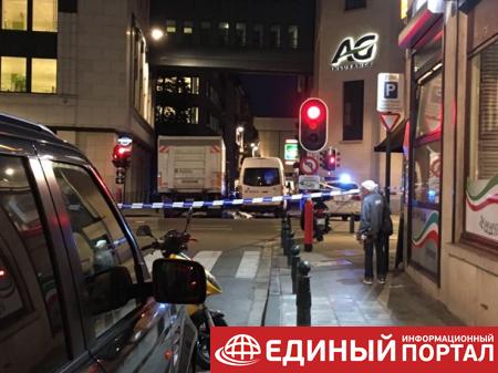В Брюсселе мужчина с ножом напал на полицейских