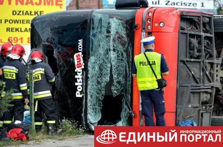 В Польше перевернулся двухэтажный автобус