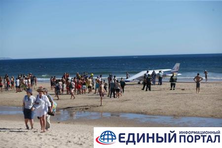 В Португалии самолет на пляже сбил людей