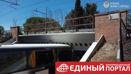 В Риме автобус въехал в мост, 18 пострадавших