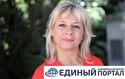 Депутат от партии Макрона продавала туры в парламент