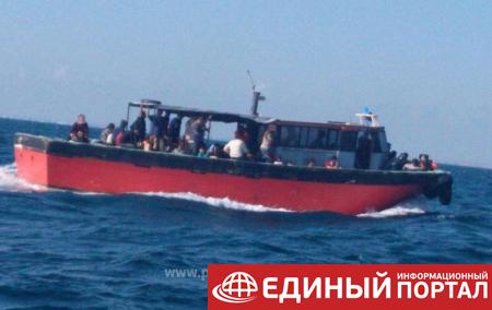У берегов Румынии задержали судно с 87 мигрантами