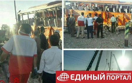 В Иране перевернулся автобус со школьниками, 12 погибших