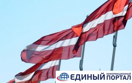 Латвия получила 65 бронемашин из Великобритании