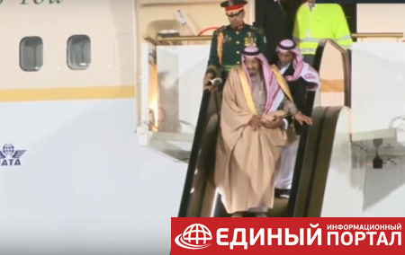 У самолета короля Саудовской Аравии в Москве сломался трап-эскалатор