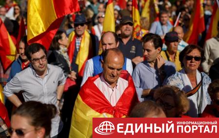 В Барселоне десятки тысяч людей вышли на акцию протеста