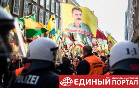 На демонстрации курдов в Дюссельдорфе пострадали 15 полицейских