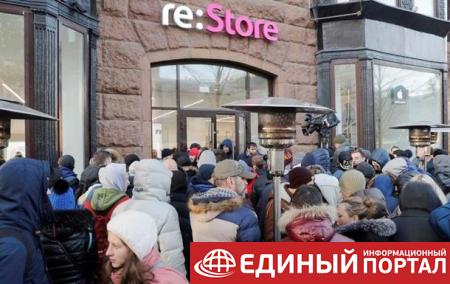 Сотни москвичей стали в очередь за новым iPhone
