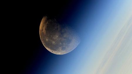 С Марса на Луну: писатель Энди Вейер рассказал о новом романе "Артемида"