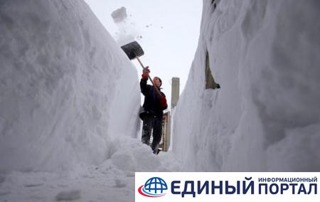 Из-за сильных снегопадов в Румынии заблокированы дороги