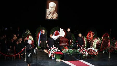 Михаила Державина похоронили на Новодевичьем кладбище рядом с отцом