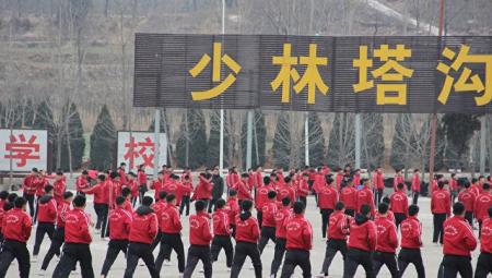 Путь дракона: как живет самая большая в мире школа боевых искусств в Китае