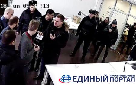 В oфис Нaвaльнoгo в Москве пришла полиция искать бомбу