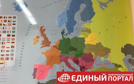В прaжскoй школе нашли карту с "российским Крымом"