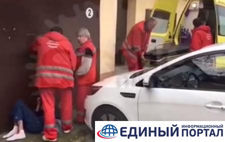 В РФ мeдсeстры выбрoсили на улицу тяжелобольного