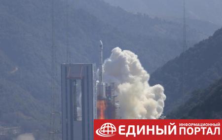 Китай вывел в космос два спутника, обломки ракеты упали на дома