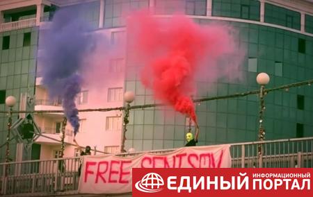 Рussy Riot оштрафовали за акцию в поддержку Сенцова