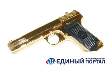 У премьера Дагестана нашли золотой пистолет и два автомата