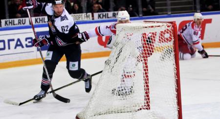 Домашний лед не помог: "Магнитка" прошла "Автомобилист" в плей-офф КХЛ