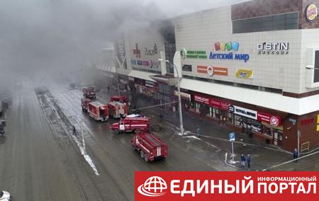 Появились видео из пылающего ТЦ в Кемерово