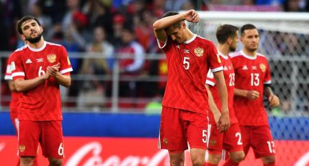 Сборная России потеряла две позиции и оказалась на 63-м месте в рейтинге ФИФА