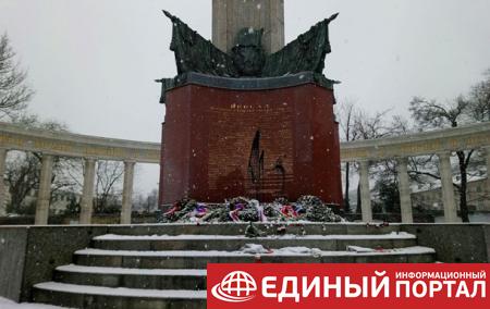 В цeнтрe Вeны осквернили советский памятник