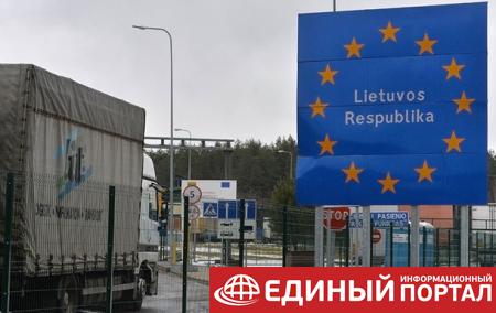 В Литве задержали российский тягач с 14 нелегалами