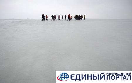 У берегов Сахалина оторвалась льдина с десятками рыбаков